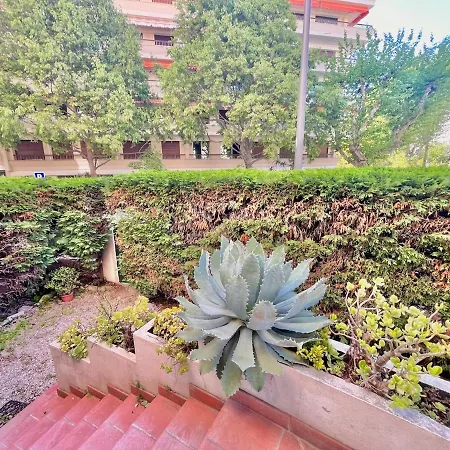 Two Near Martinez 戛纳