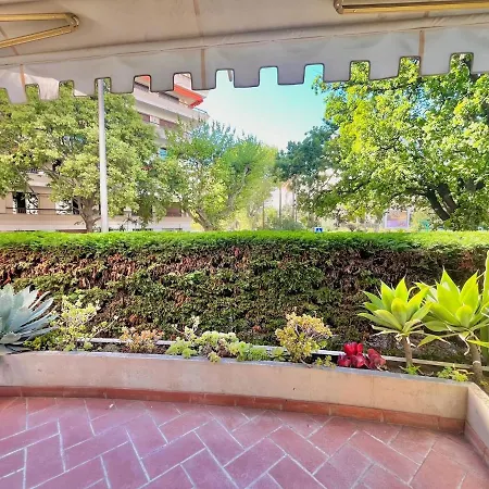 Two Near Martinez * Cannes