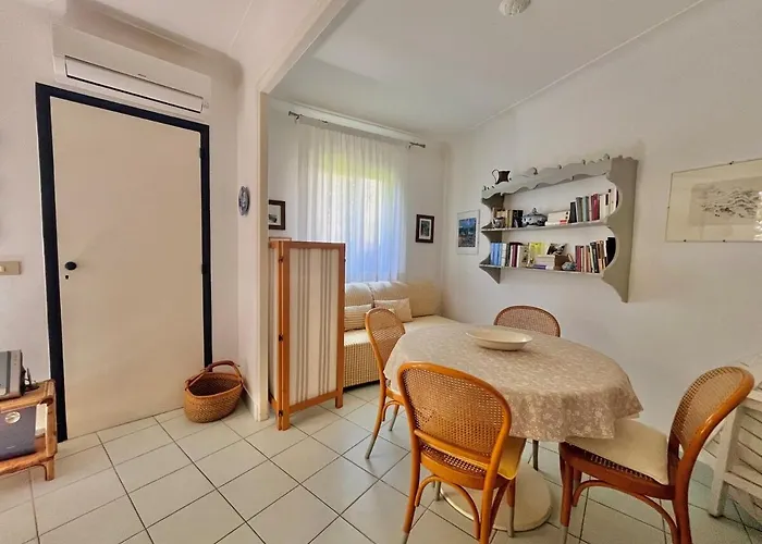 Two Near Martinez Daire