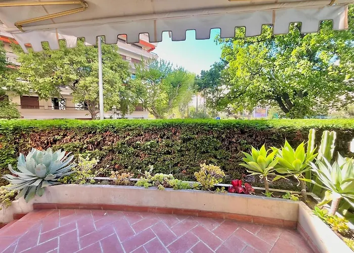 Two Near Martinez * Cannes